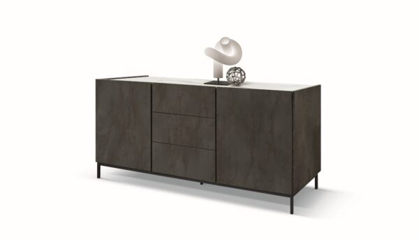 Credenza PIETRASANTA in legno, finitura in acciaio ossidato, piano effetto marmo statuario, 200x50 cm