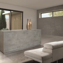 Credenza GORGONA in legno, finitura in grigio cemento