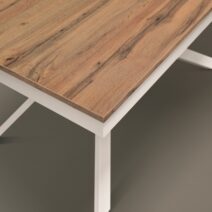 Tavolo VOLPAIA in legno, finitura rovere rustico e metallo verniciato bianco, allungabile