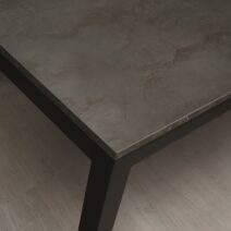 Tavolo TROPEA in legno, finitura acciaio ossidato e metallo verniciato antracite, allungabile 90x90 cm - 180x90 cm