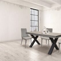Tavolo allungabile PANZANO in legno, finitura grigio cemento e metallo verniciato antracite