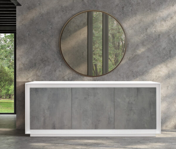 Credenza LAMPEDUSA in legno, finitura bianco frassinato, ante finitura grigio cemento