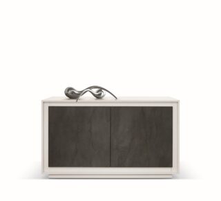 Credenza LAMPEDUSA in legno, finitura bianco frassinato, ante finitura acciaio ossidato