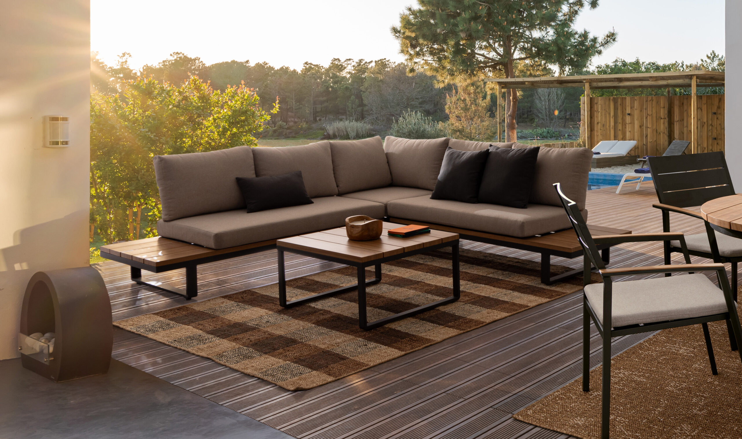 Arredare il tuo giardino o terrazzo con stile: qualche consiglio per creare il tuo angolo outdoor perfetto