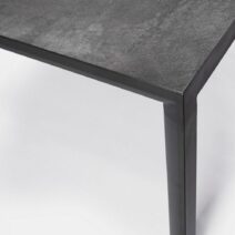 Tavolo fisso MASON in ceramica e struttura in alluminio antracite 160x90 cm