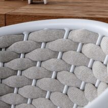 Set di 4 poltroncine MARGALIDA in alluminio bianco con intreccio in corda grigio, con braccioli