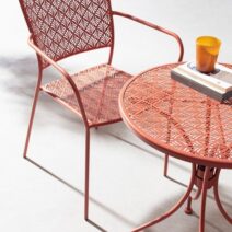 Tavolo LIZETTE in acciaio rosso chiaro Ø60 cm