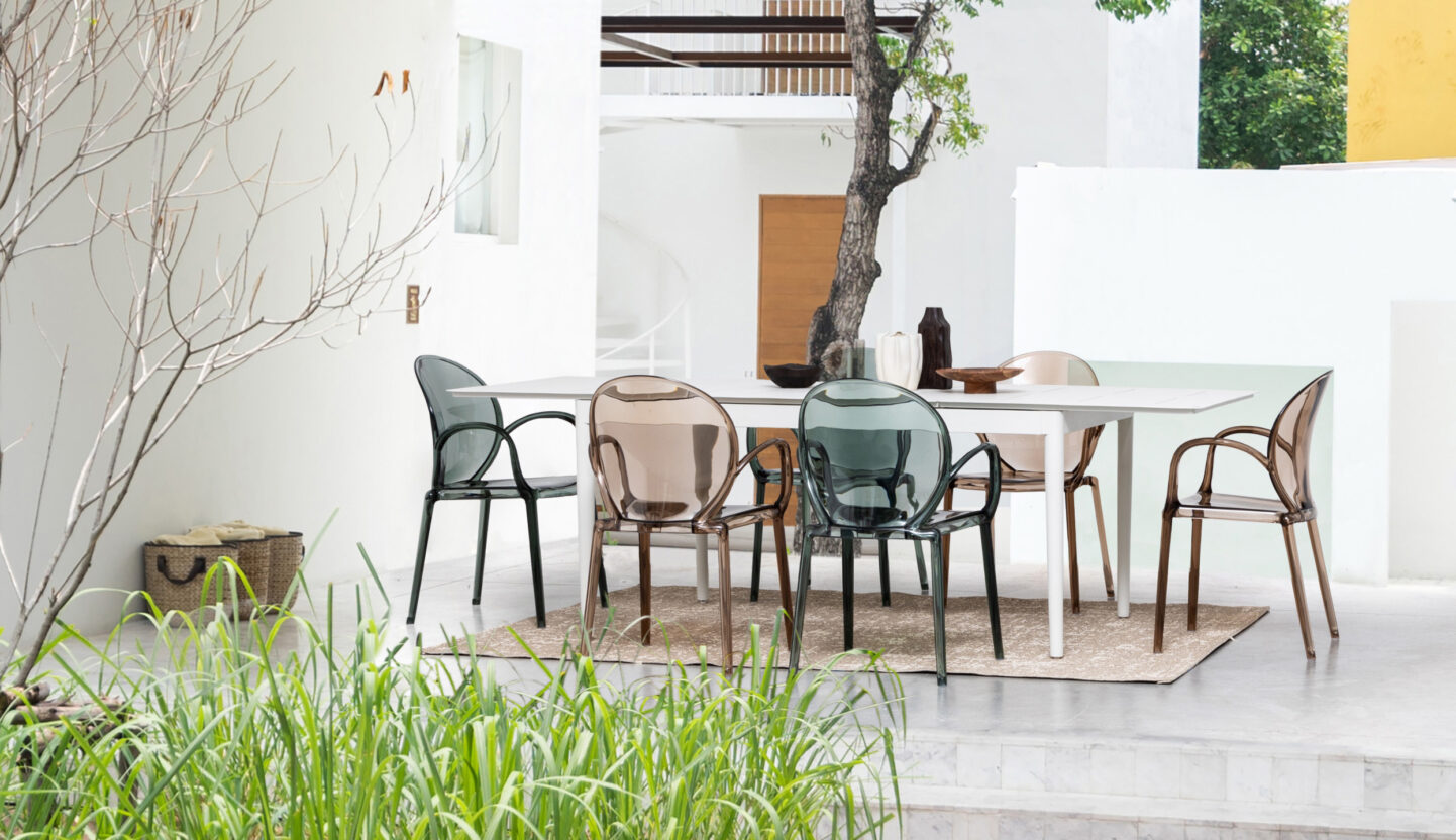 Sedie in policarbonato: design, comfort e versatilità per ogni ambiente