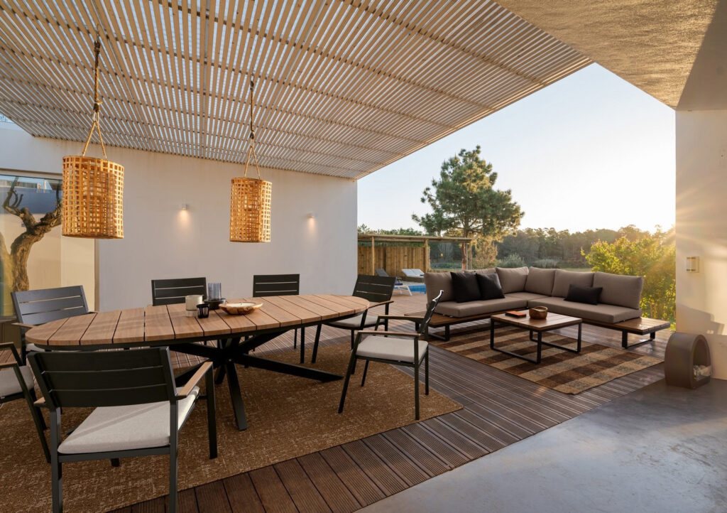 Come proteggere e mantenere tavoli e sedie da giardino