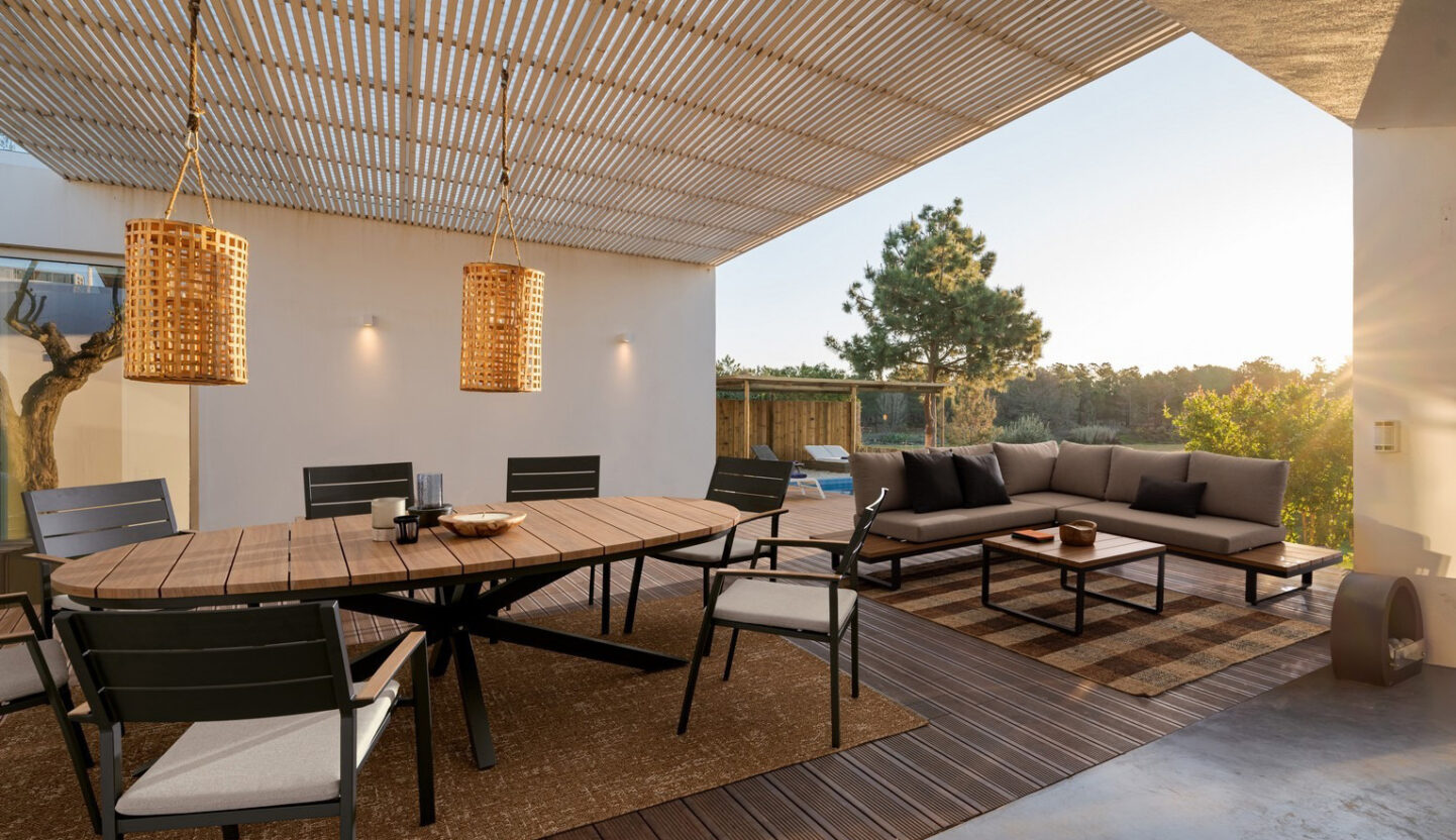 Come proteggere e mantenere tavoli e sedie da giardino