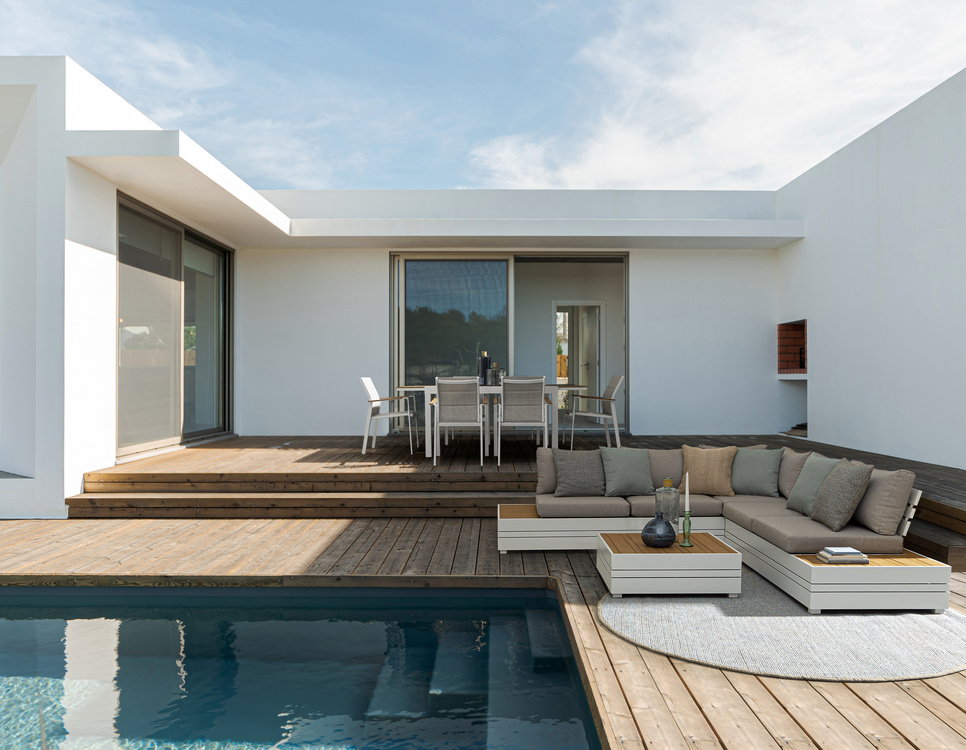 Arredare l’outdoor: guida alla scelta dei materiali più resistenti