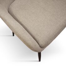 Set di sedie TALLINN in tessuto beige e gambe in metallo nero opaco, con braccioli