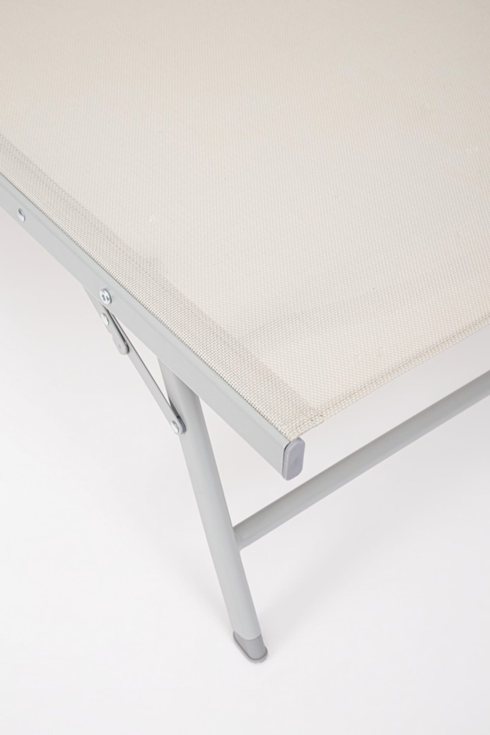 Set di 4 lettini, reclinabili, MACARELLA in alluminio grigio e textilene beige, pieghevoli