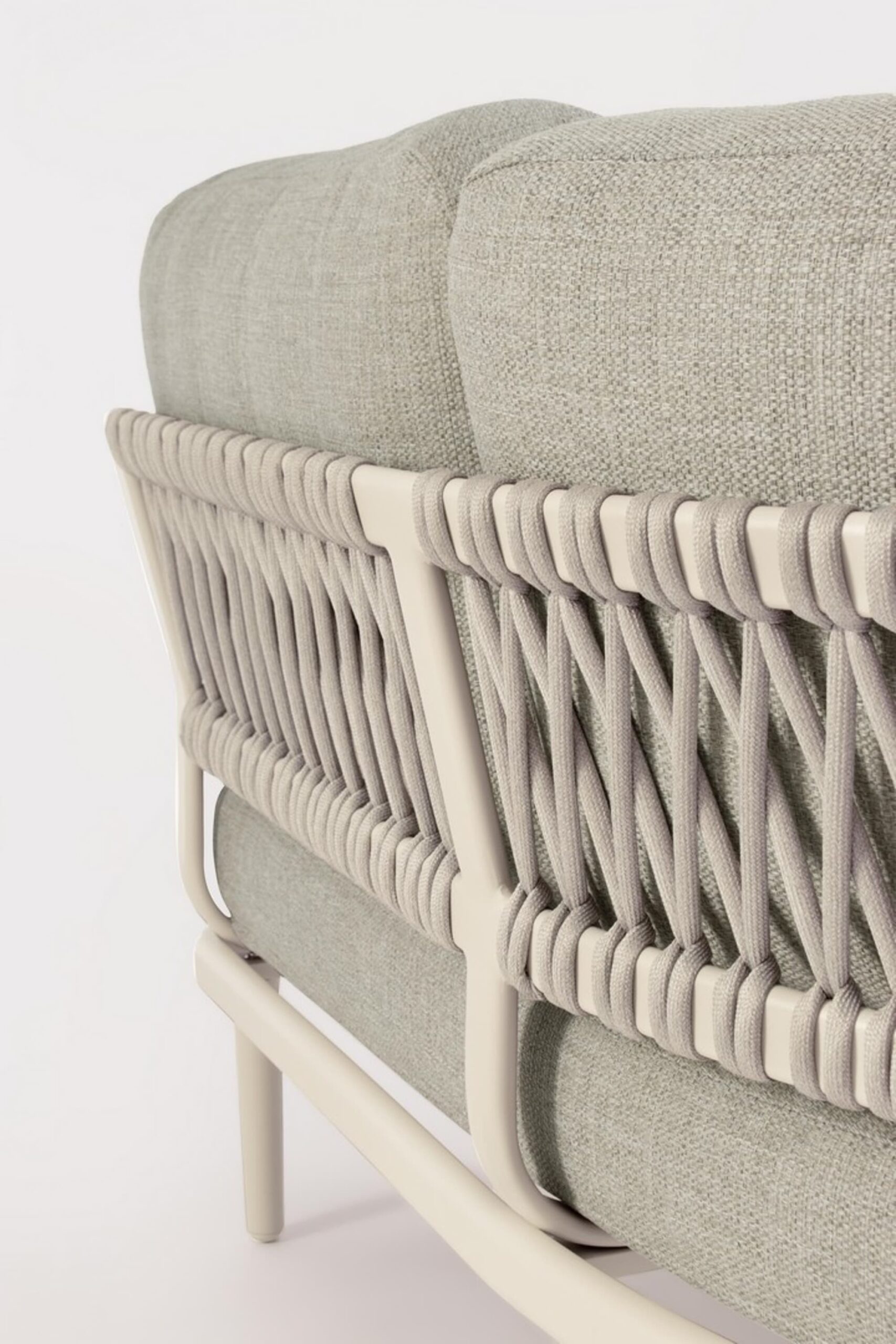 Set salotto angolare da giardino SAGRES con cuscini beige, schienali in corda e struttura beige