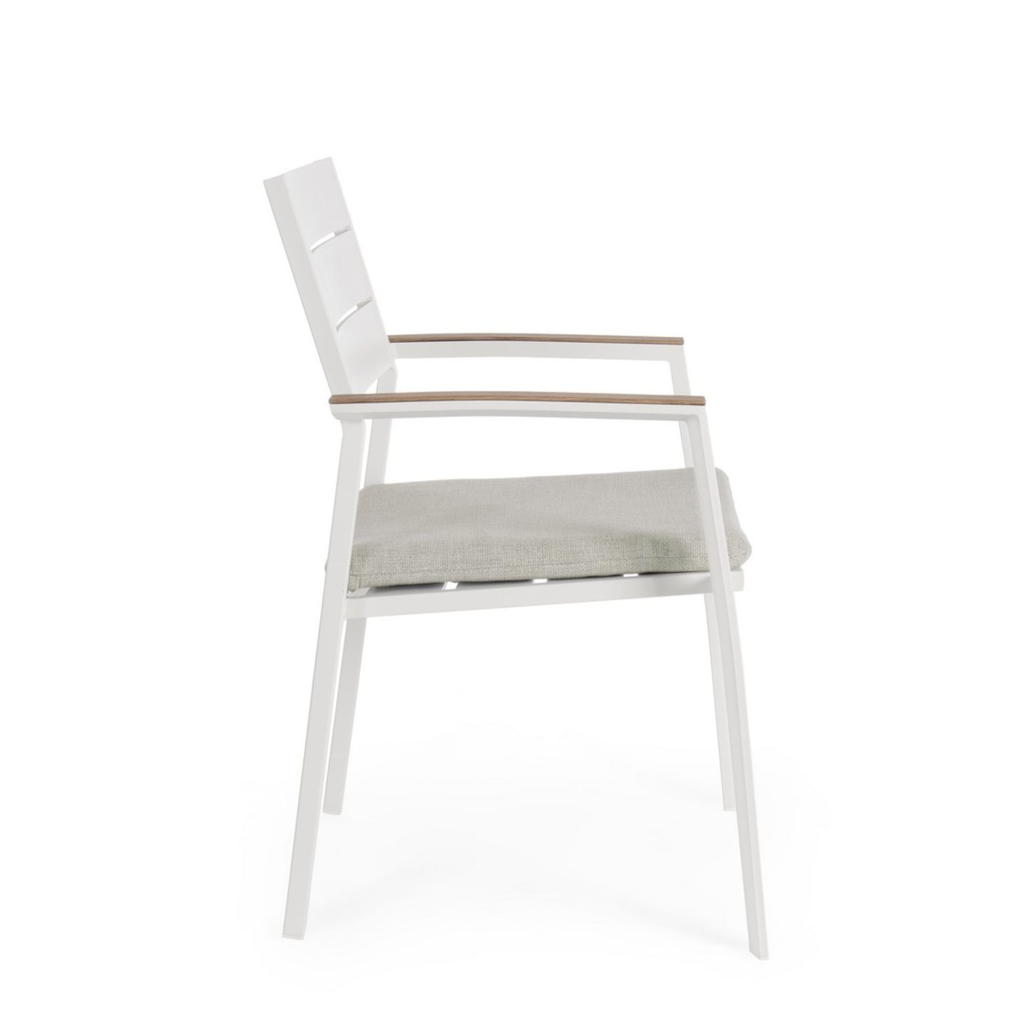 Set 4 sedie da giardino ZELMAR con cuscino beige, braccioli effetto legno e struttura in alluminio bianco