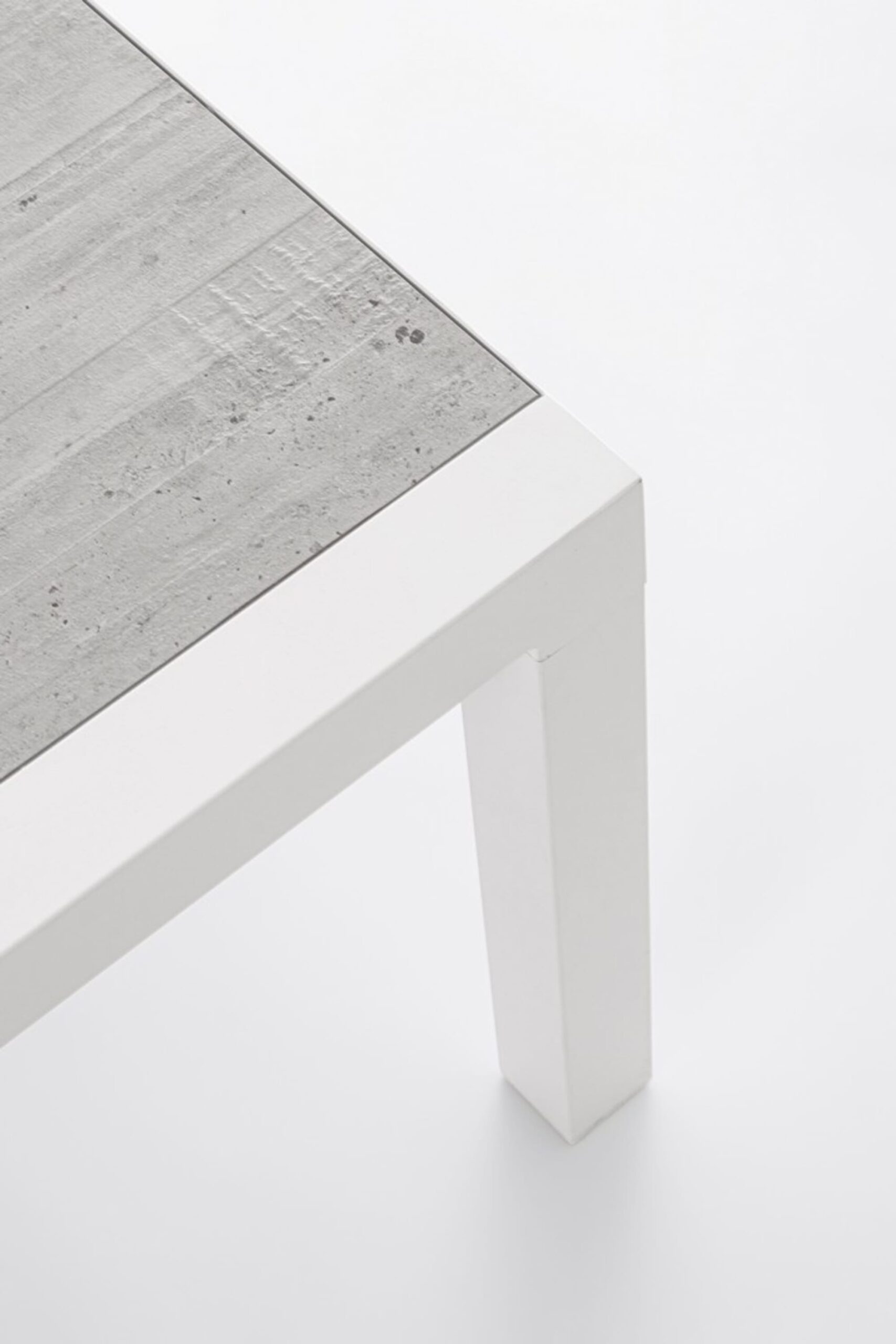 Tavolino da giardino OVIEDO con piano in ceramica e struttura in alluminio bianco, 120×70 cm