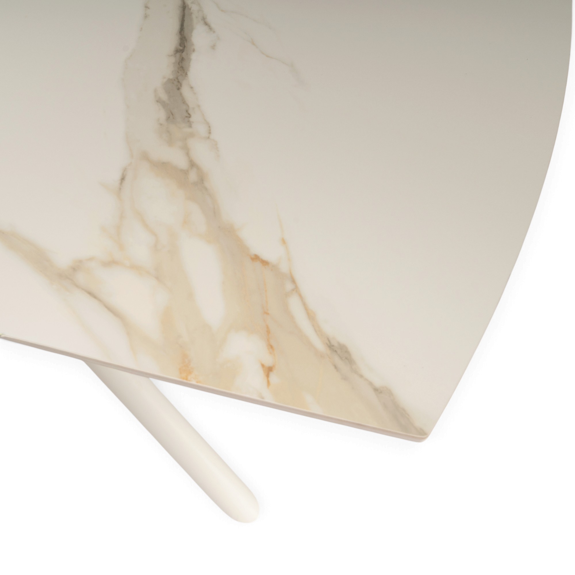 Tavolo BONIFACIO in ceramica,finitura effetto calacatta oro e gambe in metallo verniciato bianco, allungabile 160×80x76 cm – 220×80x76 cm