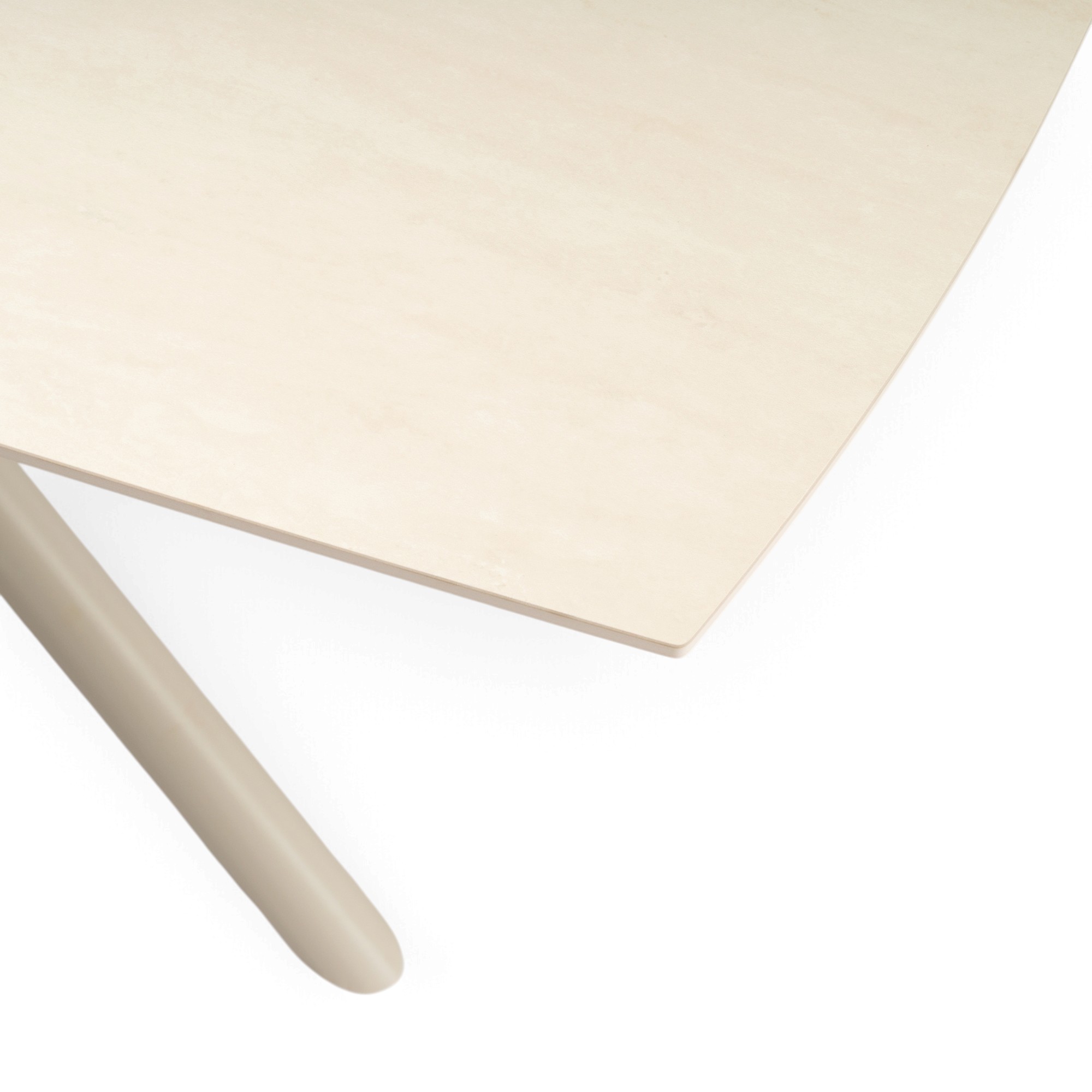 Tavolo BONIFACIO in ceramica,finitura effetto travertino e gambe in metallo verniciato beige, allungabile 160×80x76 cm – 220×80x76 cm